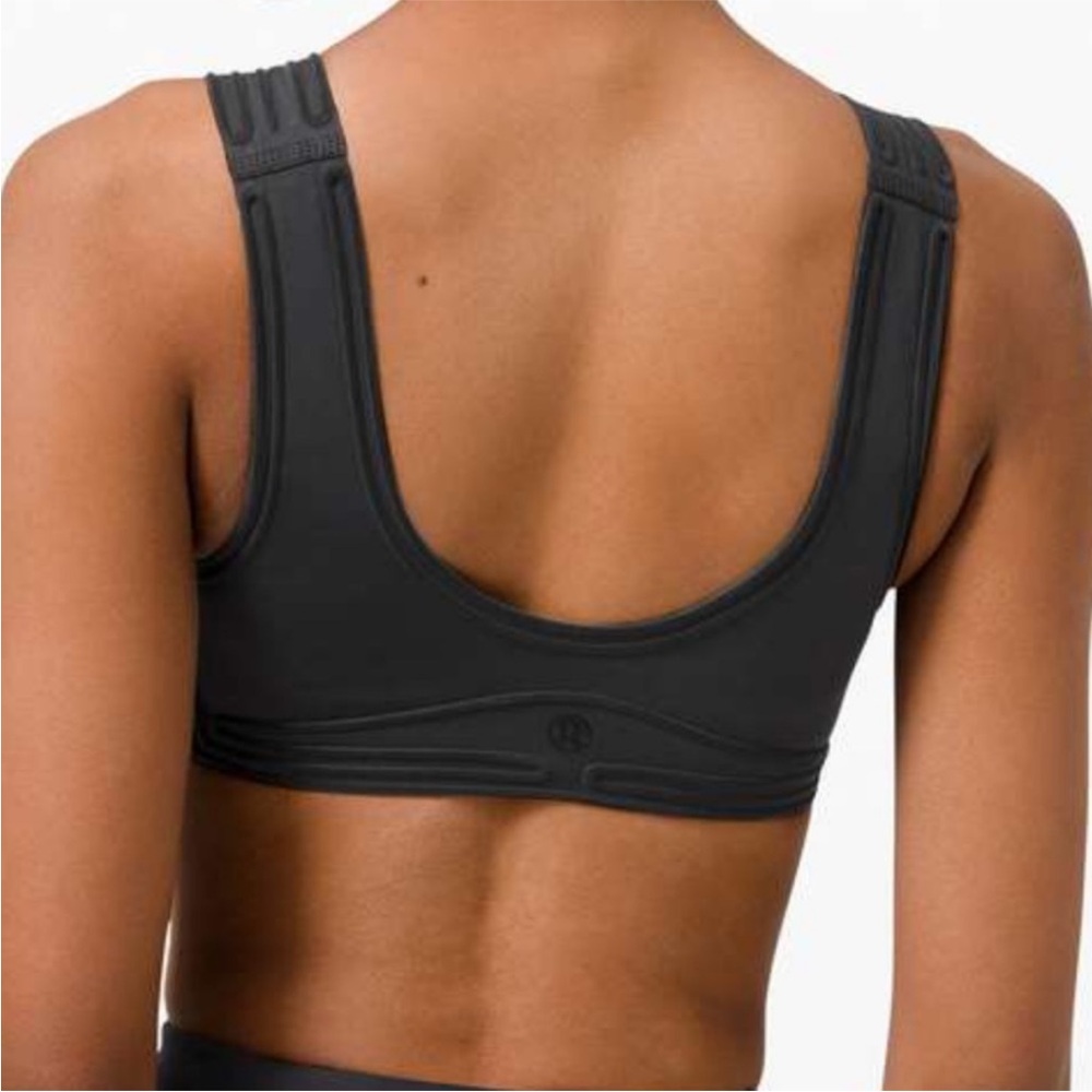 lululemon black get in line bra size 4 - Picture 2 of 7
